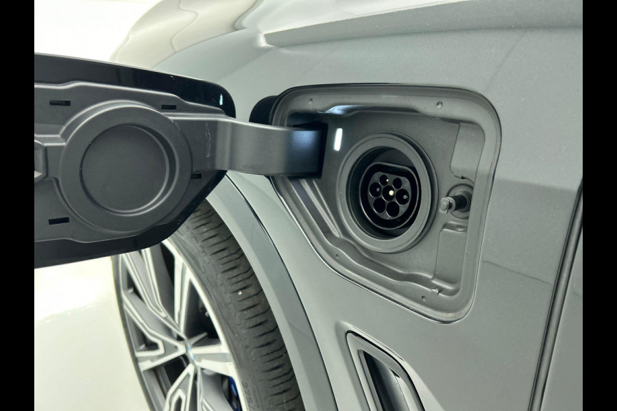BMW X5 XDrive45e High Executive M-sport (Panorama, Comfort Stoelen, Adaptieve Cruise, Massage Stoelen, Carplay, Etc)