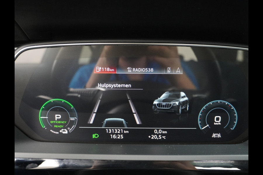 Audi e-tron 50 Quattro Launch Edition Plus 71kWh Navi Panoramadak Luchtvering Cruise control Adaptief PDC Stoelverwarming Parkeerhulp v/a/zi Led Lmv 20" Keyless-go Lichtpakket Dodehoekdetectie Regensensor Fase 3 laden
