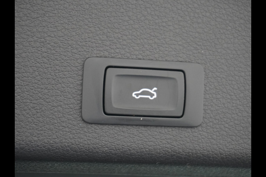 Audi e-tron 50 Quattro Launch Edition Plus 71kWh Navi Panoramadak Luchtvering Cruise control Adaptief PDC Stoelverwarming Parkeerhulp v/a/zi Led Lmv 20" Keyless-go Lichtpakket Dodehoekdetectie Regensensor Fase 3 laden