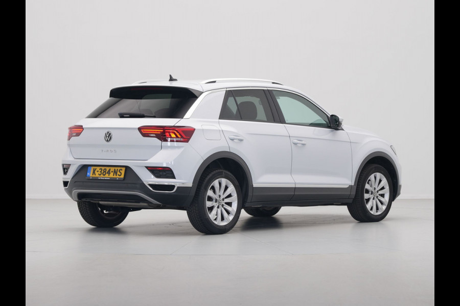 Volkswagen T-Roc 1.5 TSI 150pk DSG Sport Navigatie Camera Acc Executive Getint glas 205