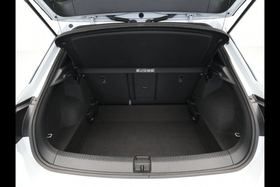 Volkswagen T-Roc 1.5 TSI 150pk DSG Sport Navigatie Camera Acc Executive Getint glas 205
