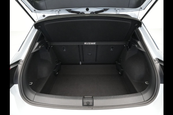 Volkswagen T-Roc 1.5 TSI 150pk DSG Sport Navigatie Camera Acc Executive Getint glas 205