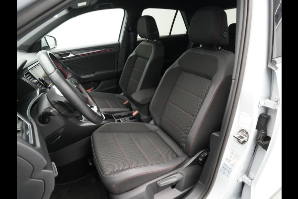Volkswagen T-Roc 1.5 TSI 150pk DSG Sport Navigatie Camera Acc Executive Getint glas 205