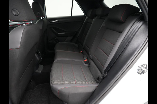 Volkswagen T-Roc 1.5 TSI 150pk DSG Sport Navigatie Camera Acc Executive Getint glas 205