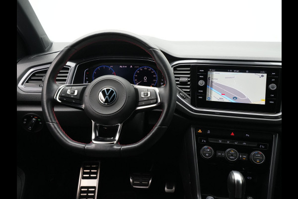 Volkswagen T-Roc 1.5 TSI 150pk DSG Sport Navigatie Camera Acc Executive Getint glas 205