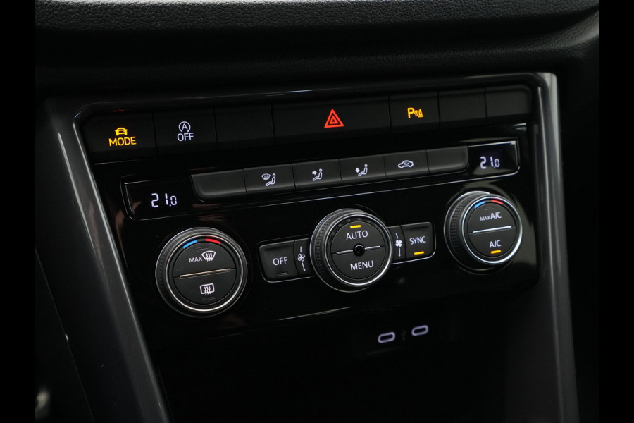Volkswagen T-Roc 1.5 TSI 150pk DSG Sport Navigatie Camera Acc Executive Getint glas 205