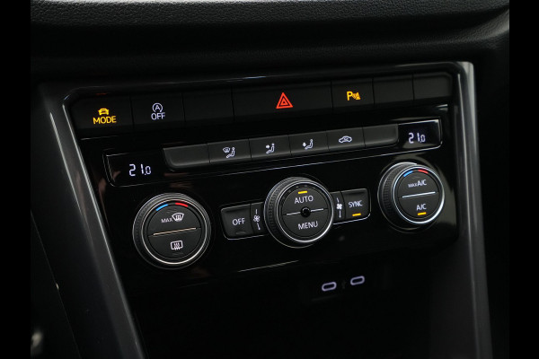 Volkswagen T-Roc 1.5 TSI 150pk DSG Sport Navigatie Camera Acc Executive Getint glas 205
