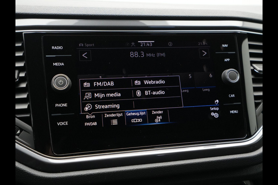 Volkswagen T-Roc 1.5 TSI 150pk DSG Sport Navigatie Camera Acc Executive Getint glas 205