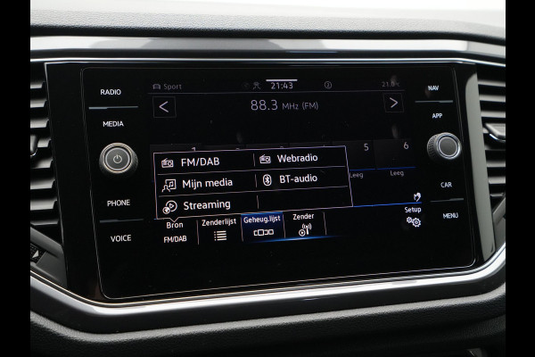 Volkswagen T-Roc 1.5 TSI 150pk DSG Sport Navigatie Camera Acc Executive Getint glas 205