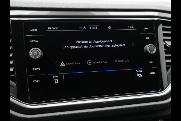 Volkswagen T-Roc 1.5 TSI 150pk DSG Sport Navigatie Camera Acc Executive Getint glas 205