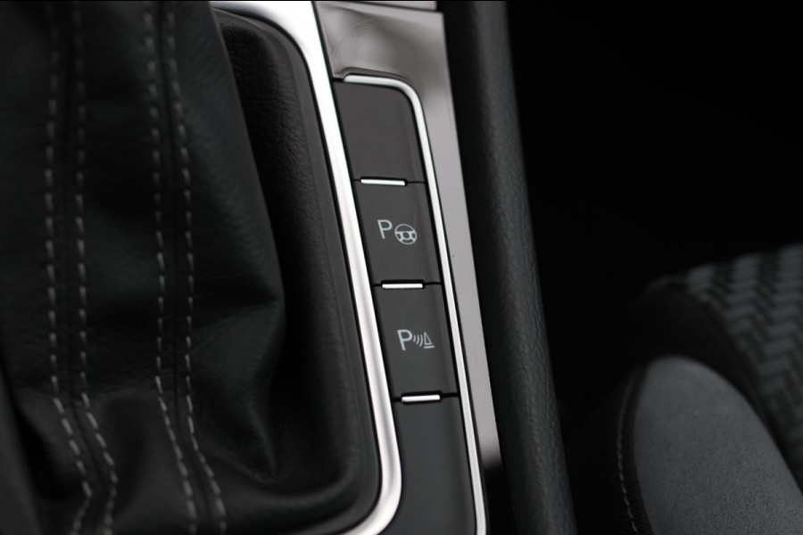 Volkswagen GOLF Variant 1.5 TSI 3X R-Line *Camera*Virtual*Keyless*DSG*Matrix Led*