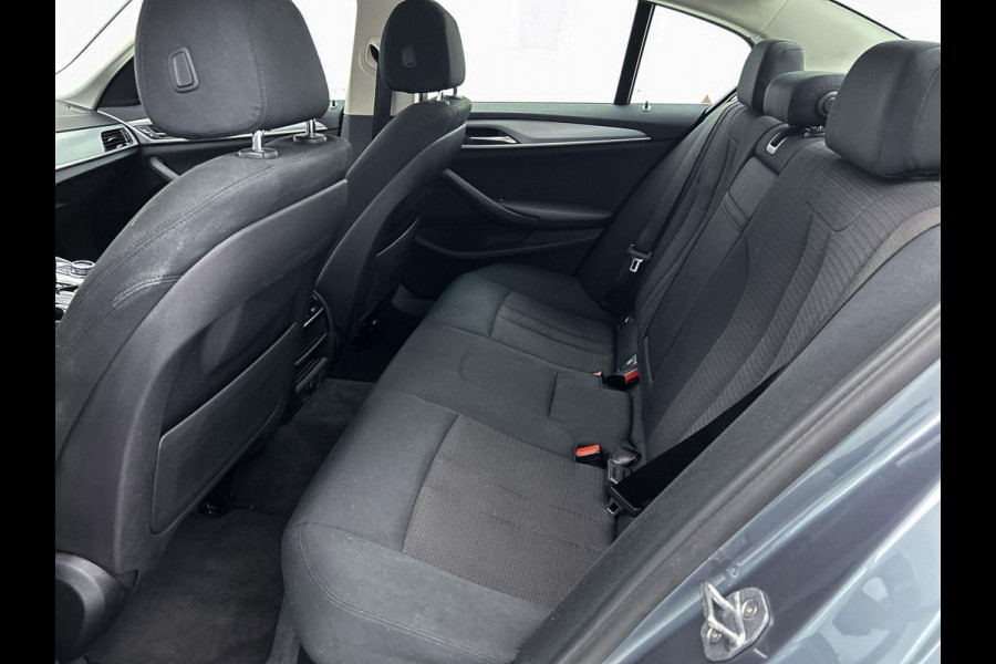 BMW 5 Serie 520d Executive(NL-auto, Navi, Goed OnderH, Cruise Con, Parkeersensoren, Etc)
