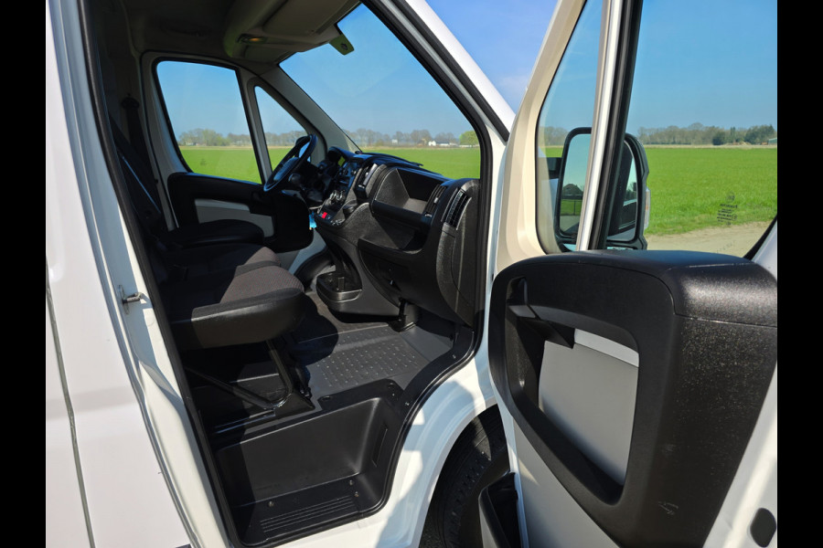 Peugeot Boxer 330 2.0 BlueHDI L2 H2 Pro - 110 Pk - Euro 6 - Koel / Vries - Airco - Cruise Control