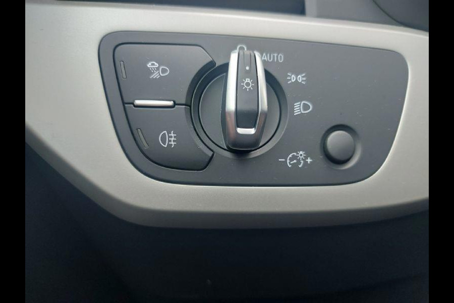 Audi A4 Avant 35 TFSI Advanced Edition Automaat,navi/camera,stoelverwarming,parkeersensoren, Extra set winterwielen