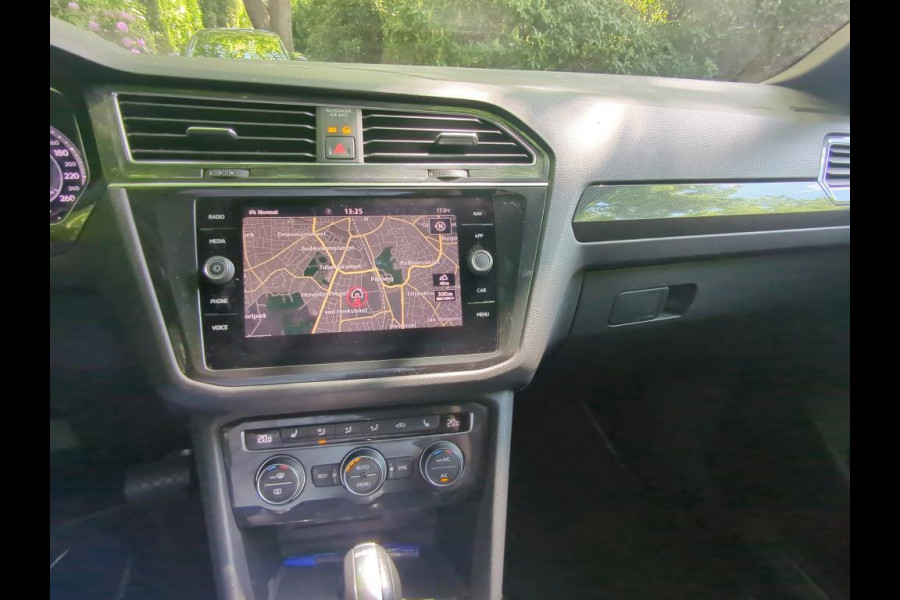 Volkswagen Tiguan Allspace 2.0 TDI Highline Business R PANORAMADAK/TREKHAAK/LEER PAKKET