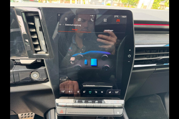 Renault Austral 1.2 E-Tech full hybrid 200 iconic esprit Alpine Trekhaak / Pano / Harman Kardon Sound / Matrix LED / Elektr voorst
