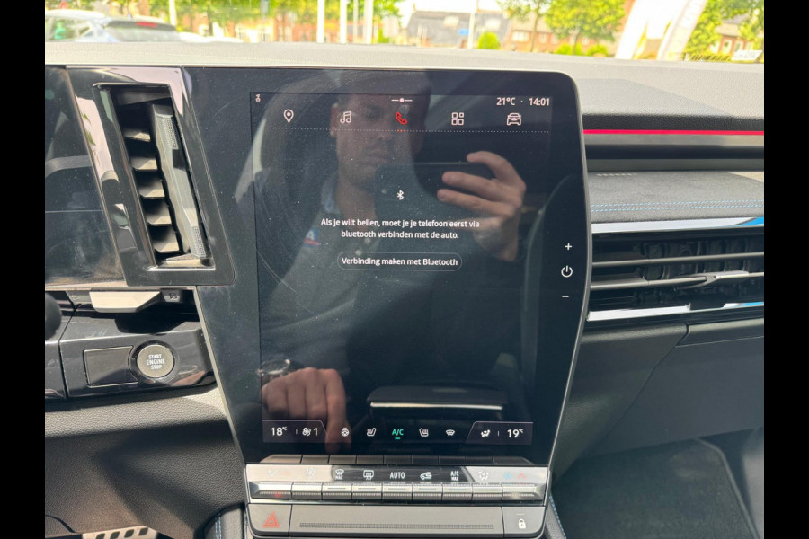Renault Austral 1.2 E-Tech full hybrid 200 iconic esprit Alpine Trekhaak / Pano / Harman Kardon Sound / Matrix LED / Elektr voorst