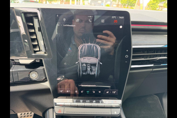 Renault Austral 1.2 E-Tech full hybrid 200 iconic esprit Alpine Trekhaak / Pano / Harman Kardon Sound / Matrix LED / Elektr voorst