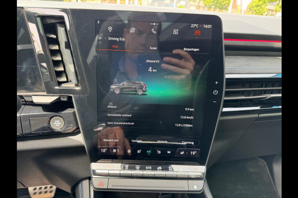 Renault Austral 1.2 E-Tech full hybrid 200 iconic esprit Alpine Trekhaak / Pano / Harman Kardon Sound / Matrix LED / Elektr voorst