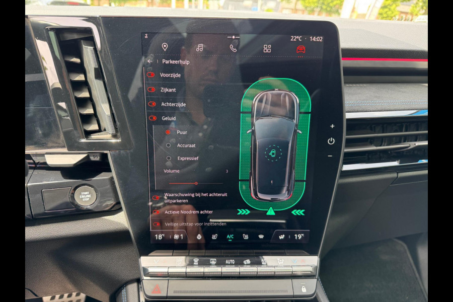 Renault Austral 1.2 E-Tech full hybrid 200 iconic esprit Alpine Trekhaak / Pano / Harman Kardon Sound / Matrix LED / Elektr voorst