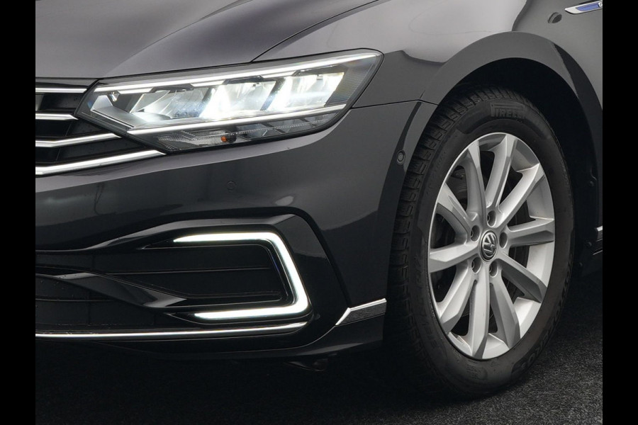 Volkswagen Passat Variant GTE Business Plug In Hybrid 218pk PHEV | Panodak | Adaptive Cruise | Lederen Sportstoelen Massage | Camera | Virtual | IQ Drive | Apple Carplay |