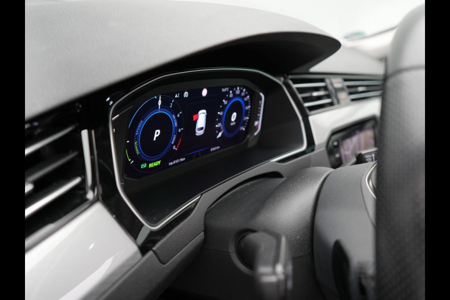 Volkswagen Passat Variant GTE Business Plug In Hybrid 218pk PHEV | Panodak | Adaptive Cruise | Lederen Sportstoelen Massage | Camera | Virtual | IQ Drive | Apple Carplay |