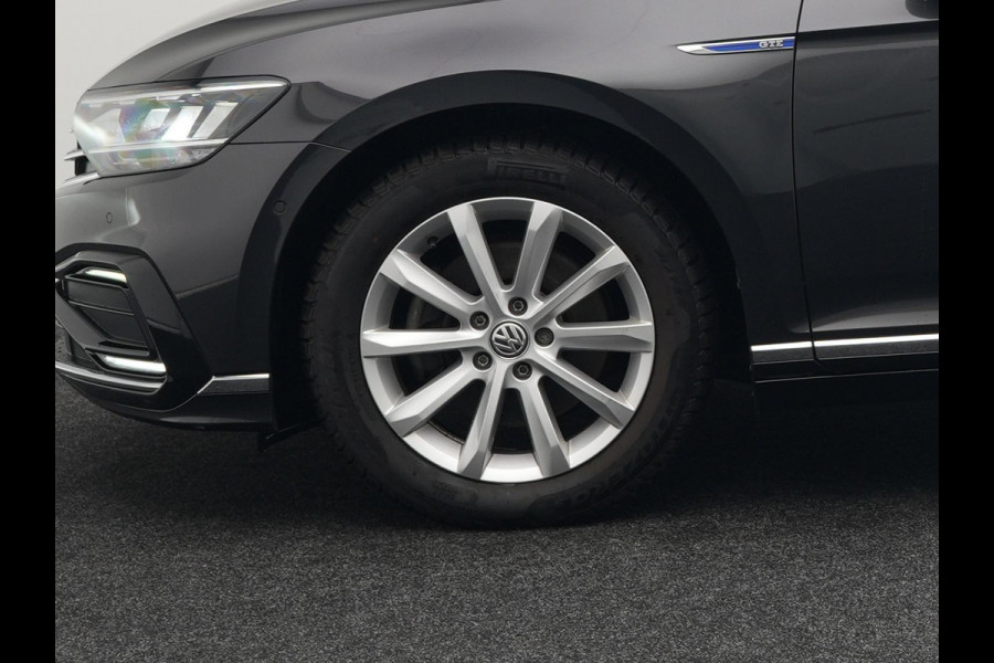 Volkswagen Passat Variant GTE Business Plug In Hybrid 218pk PHEV | Panodak | Adaptive Cruise | Lederen Sportstoelen Massage | Camera | Virtual | IQ Drive | Apple Carplay |