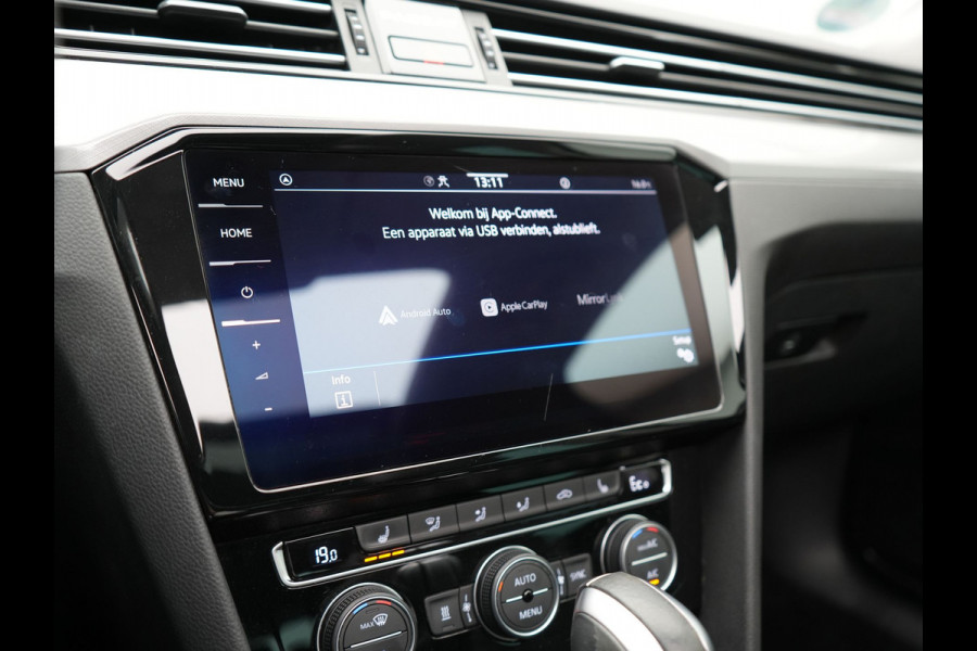 Volkswagen Passat Variant GTE Business Plug In Hybrid 218pk PHEV | Panodak | Adaptive Cruise | Lederen Sportstoelen Massage | Camera | Virtual | IQ Drive | Apple Carplay |