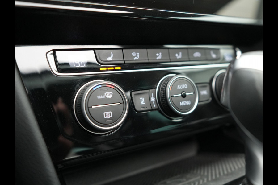 Volkswagen Passat Variant GTE Business Plug In Hybrid 218pk PHEV | Panodak | Adaptive Cruise | Lederen Sportstoelen Massage | Camera | Virtual | IQ Drive | Apple Carplay |