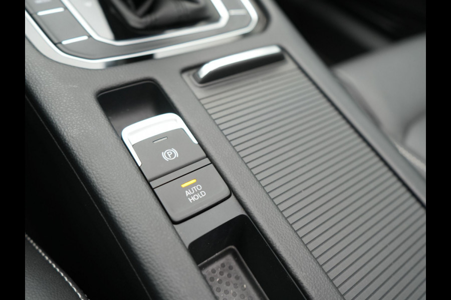 Volkswagen Passat Variant GTE Business Plug In Hybrid 218pk PHEV | Panodak | Adaptive Cruise | Lederen Sportstoelen Massage | Camera | Virtual | IQ Drive | Apple Carplay |