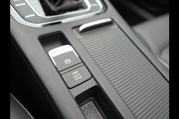 Volkswagen Passat Variant GTE Business Plug In Hybrid 218pk PHEV | Panodak | Adaptive Cruise | Lederen Sportstoelen Massage | Camera | Virtual | IQ Drive | Apple Carplay |
