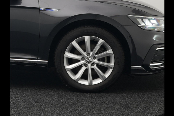 Volkswagen Passat Variant GTE Business Plug In Hybrid 218pk PHEV | Panodak | Adaptive Cruise | Lederen Sportstoelen Massage | Camera | Virtual | IQ Drive | Apple Carplay |