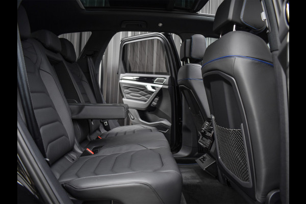 Volkswagen Touareg 3.0 TSi eHybrid 4MOTION R | HEAD-UP | DYNAUDIO | 360 CAMERA | SOFT-CLOSE | PANORAMADAK | KEYLESS ACCESS | STOELMASSAGE | TREKHAA