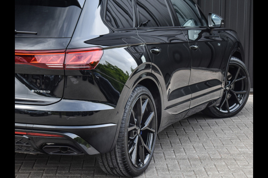 Volkswagen Touareg 3.0 TSi eHybrid 4MOTION R | HEAD-UP | DYNAUDIO | 360 CAMERA | SOFT-CLOSE | PANORAMADAK | KEYLESS ACCESS | STOELMASSAGE | TREKHAA