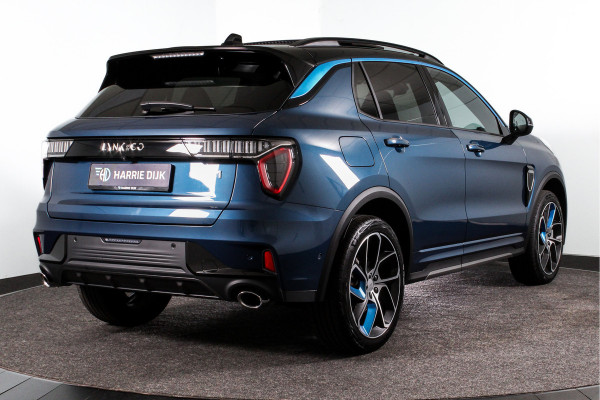 Lynk & Co 01 1.5 PHEV 261PK MY23 | 360 Camera | 7.4 kWh boordlader | Donkere hemel | S/K-panodak | Adapt. Cruise | Memory | Elek. klep | LM 20" | 2317