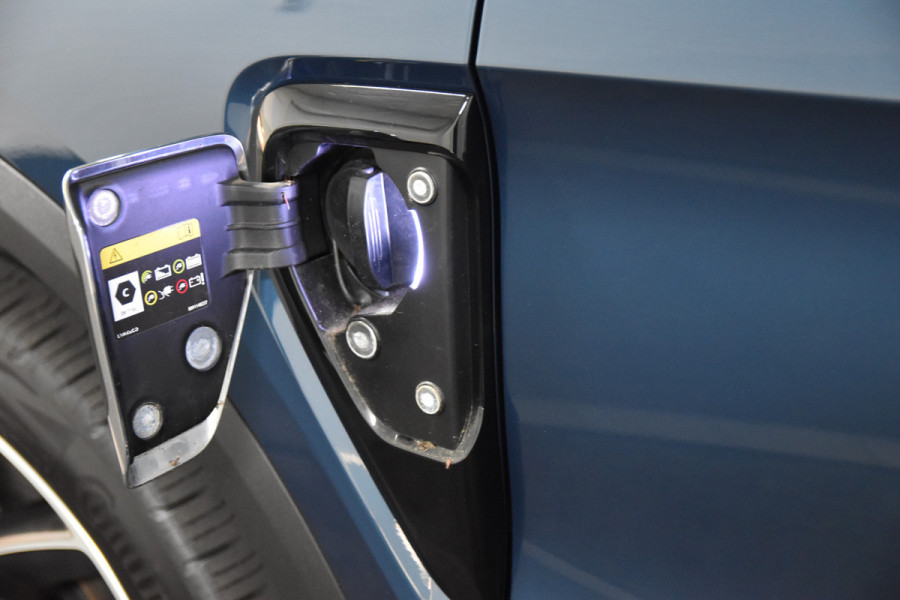 Lynk & Co 01 1.5 PHEV 261PK MY23 | 360 Camera | 7.4 kWh boordlader | Donkere hemel | S/K-panodak | Adapt. Cruise | Memory | Elek. klep | LM 20" | 2317