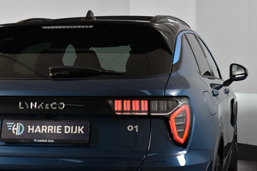 Lynk & Co 01 1.5 PHEV 261PK MY23 | 360 Camera | 7.4 kWh boordlader | Donkere hemel | S/K-panodak | Adapt. Cruise | Memory | Elek. klep | LM 20" | 2317