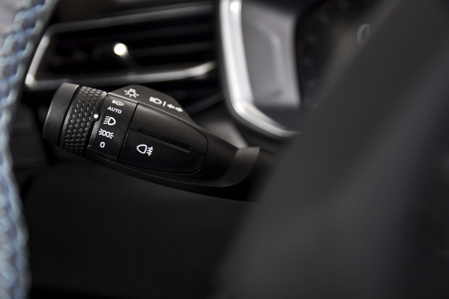 Lynk & Co 01 1.5 PHEV 261PK MY23 | 360 Camera | 7.4 kWh boordlader | Donkere hemel | S/K-panodak | Adapt. Cruise | Memory | Elek. klep | LM 20" | 2317