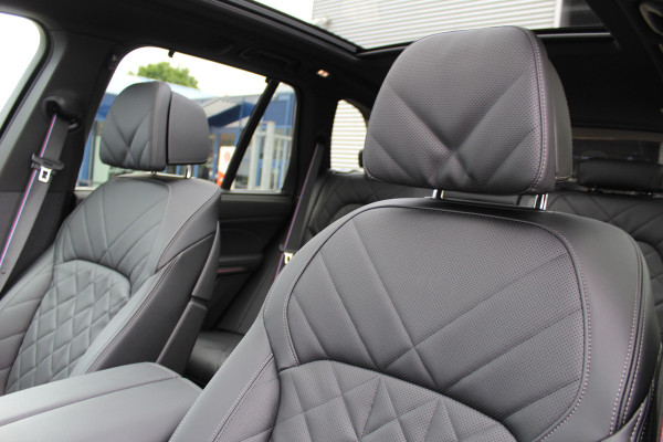 BMW X5 xDrive50e M-Sport | Panoramadak | H&K | Trekhaak | Comfortstoelen | Luchtvering | Glow