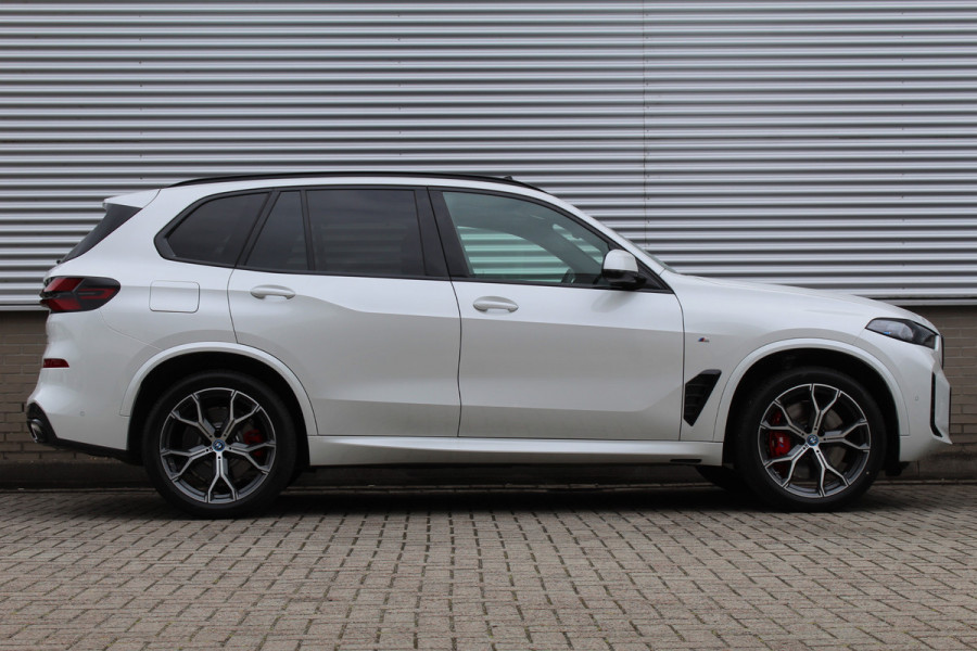 BMW X5 xDrive50e M-Sport | Panoramadak | H&K | Trekhaak | Comfortstoelen | Luchtvering | Glow