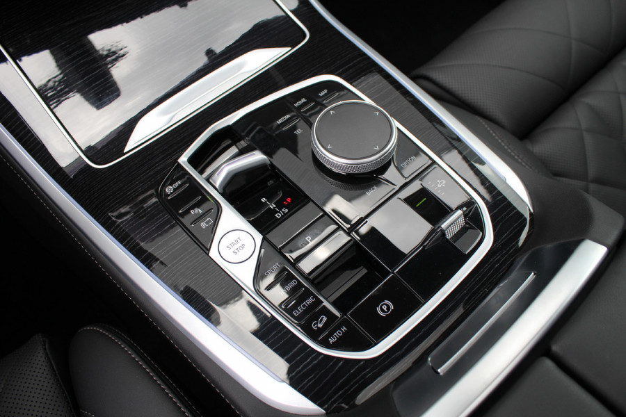 BMW X5 xDrive50e M-Sport | Panoramadak | H&K | Trekhaak | Comfortstoelen | Luchtvering | Glow