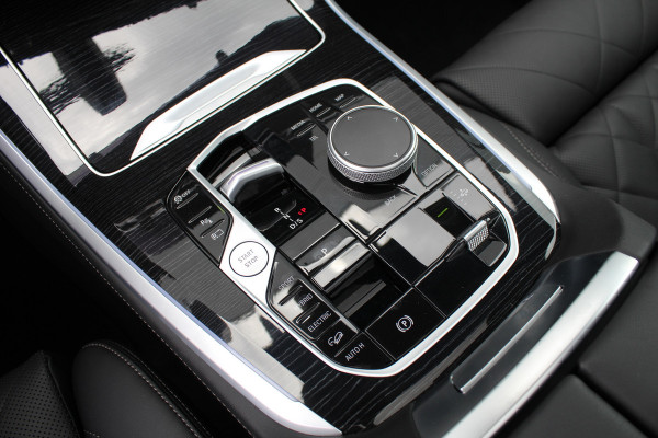BMW X5 xDrive50e M-Sport | Panoramadak | H&K | Trekhaak | Comfortstoelen | Luchtvering | Glow