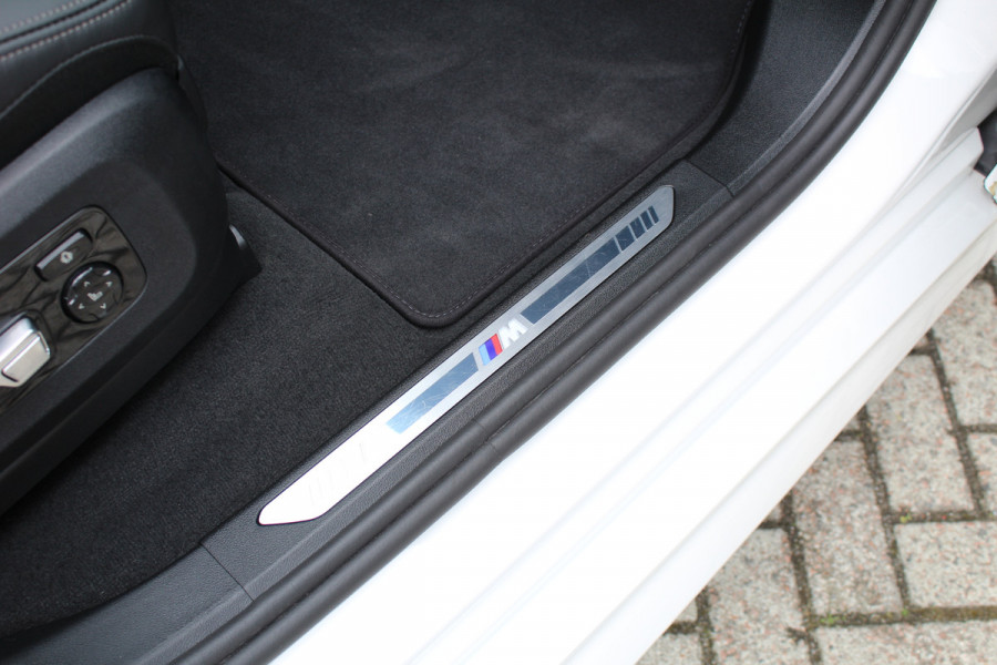 BMW X5 xDrive50e M-Sport | Panoramadak | H&K | Trekhaak | Comfortstoelen | Luchtvering | Glow