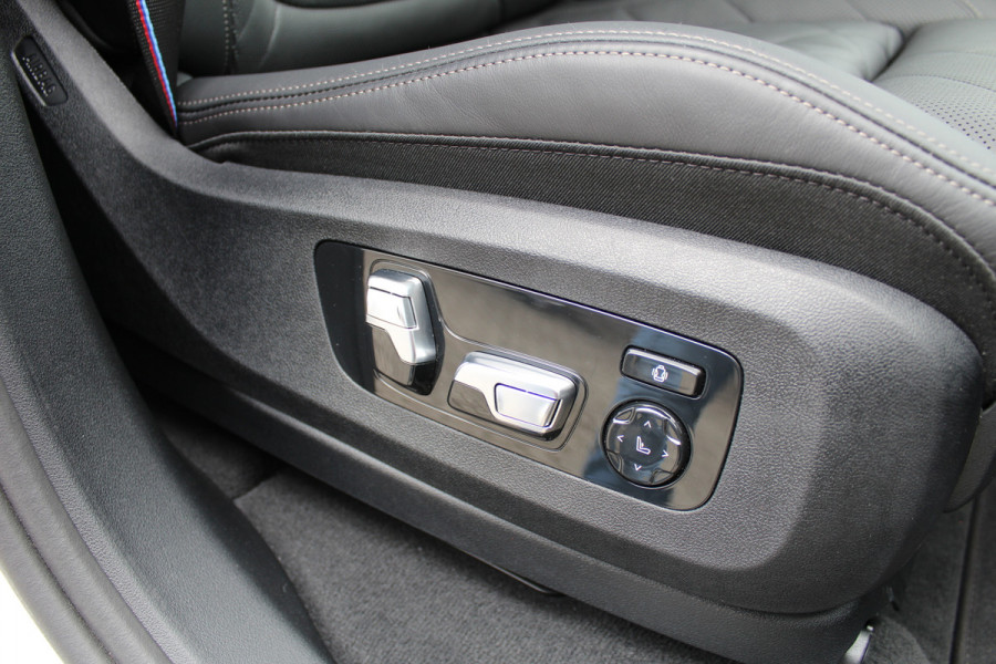 BMW X5 xDrive50e M-Sport | Panoramadak | H&K | Trekhaak | Comfortstoelen | Luchtvering | Glow