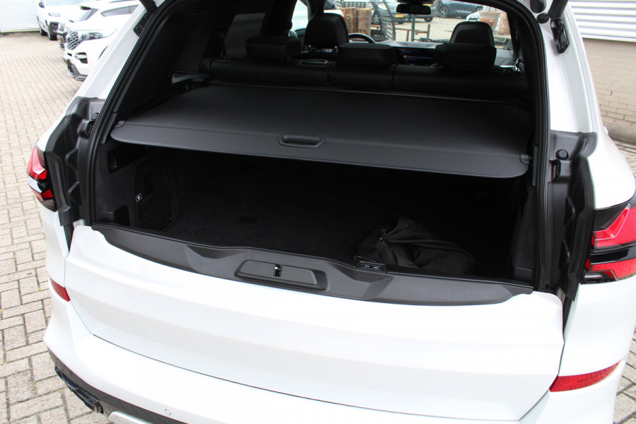 BMW X5 xDrive50e M-Sport | Panoramadak | H&K | Trekhaak | Comfortstoelen | Luchtvering | Glow