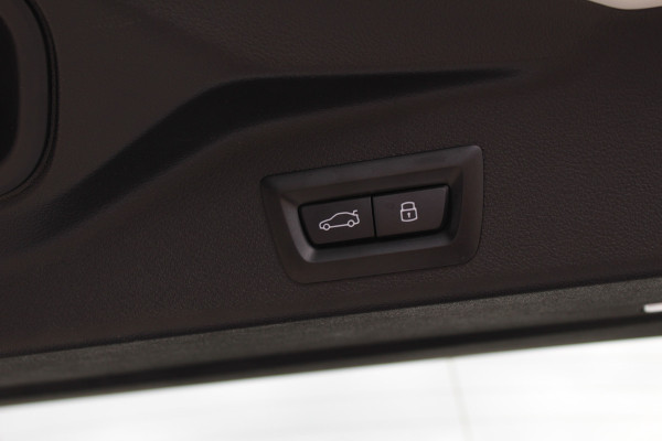BMW X5 xDrive50e M-Sport | Panoramadak | H&K | Trekhaak | Comfortstoelen | Luchtvering | Glow