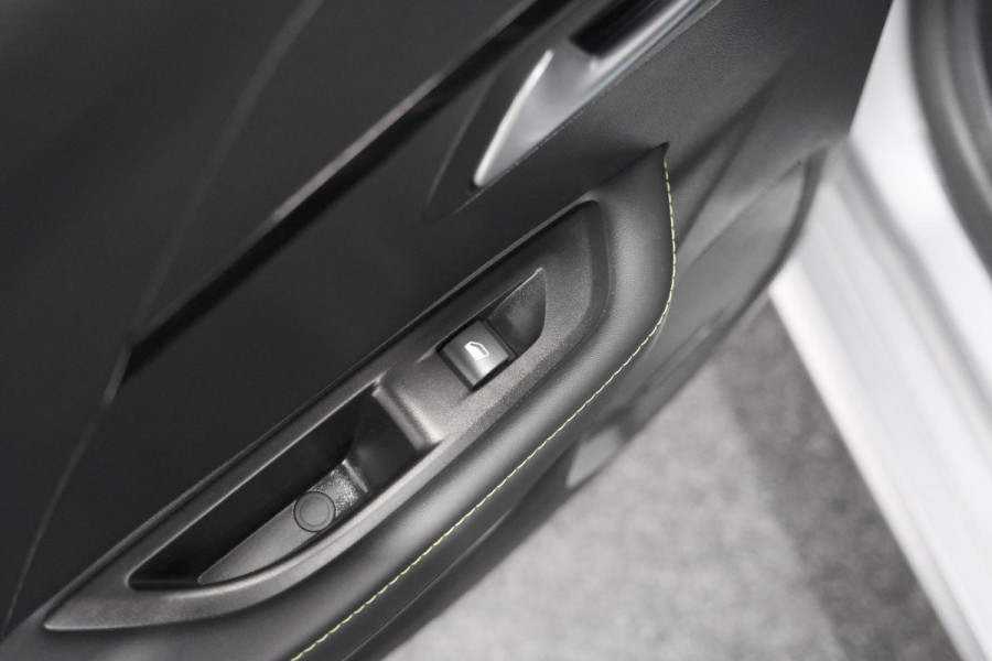 Peugeot 208 PureTech 100 GT-Line | Camera | Navigatie | Parkeersensoren | Apple Carplay