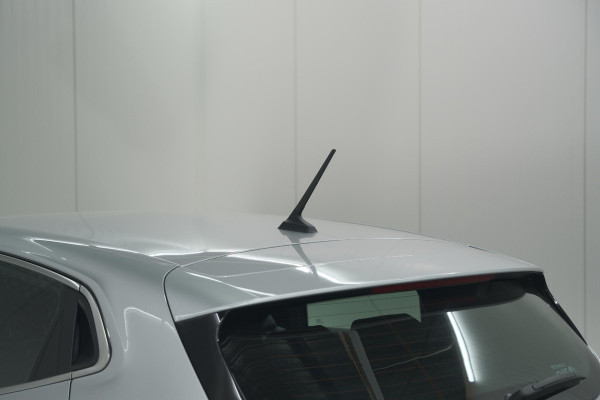 Renault Clio TCe 100 Intens | Parkeersensoren | Apple Carplay | Climate Control