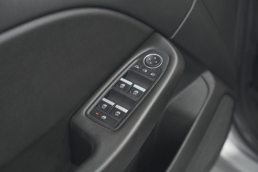 Renault Clio TCe 100 Intens | Parkeersensoren | Apple Carplay | Climate Control