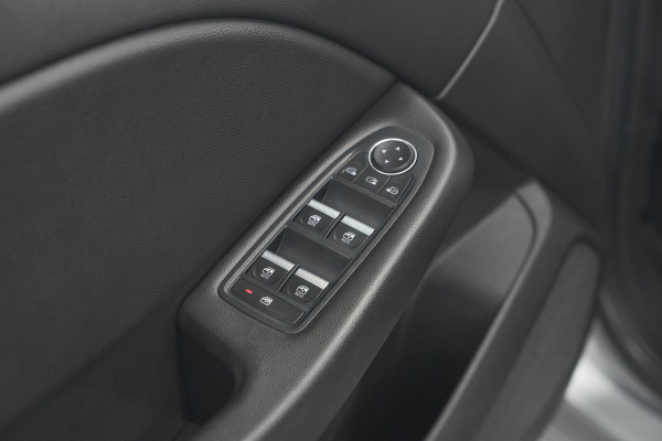 Renault Clio TCe 100 Intens | Parkeersensoren | Apple Carplay | Climate Control